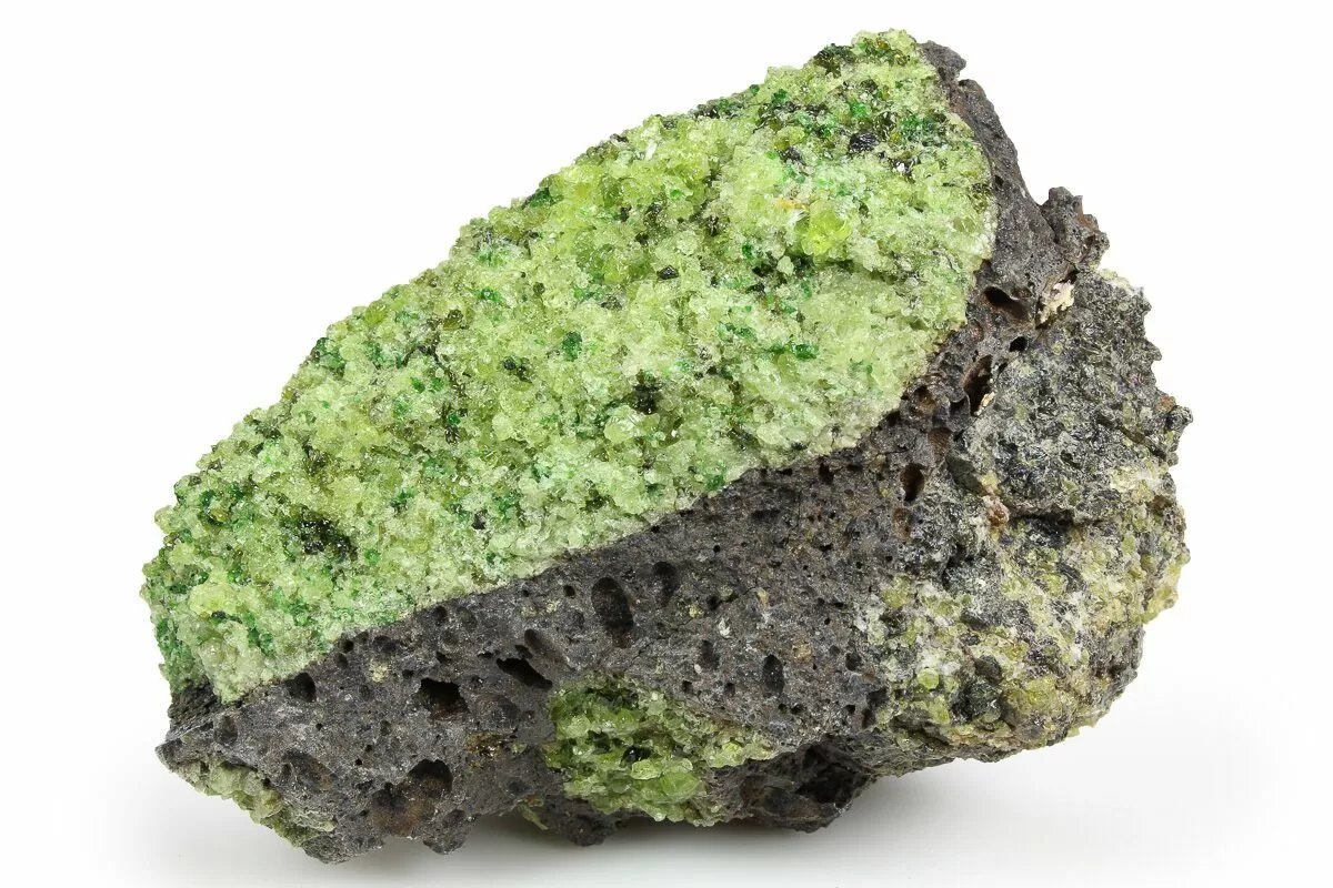 cluster arizona peridot on host rock