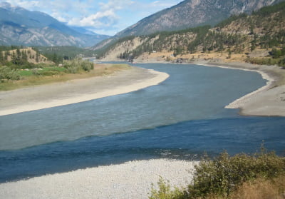 two rivers meeting can be a place for gold deposits